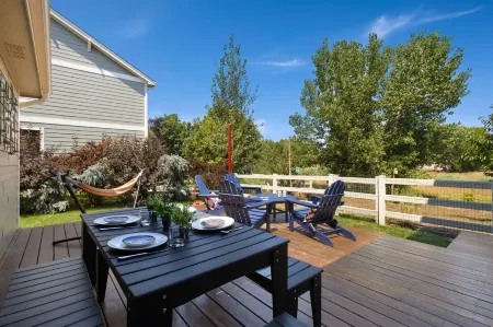 Rigden Retreat Garage, Dog Friendly, Near Trails Отели рядом с достопримечательностью «Библиотека Каунсил Три»