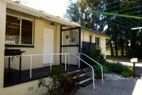 Ella's Beach Haven Hotels in Batehaven