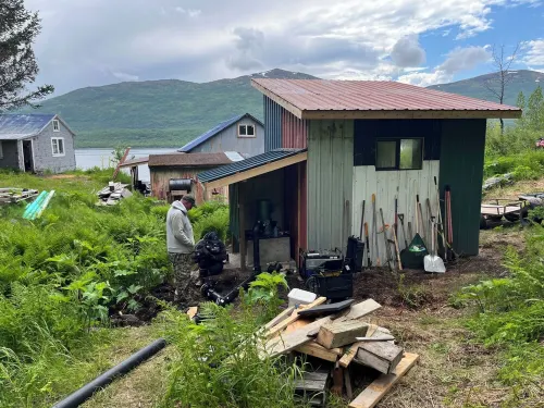 Charming 2-bedroom cabin in Larsen Bay with WiFi Hotels in Kodiak Island