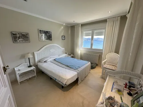 Villa in Chancelas with direct access to the beach Hotels in Combarro