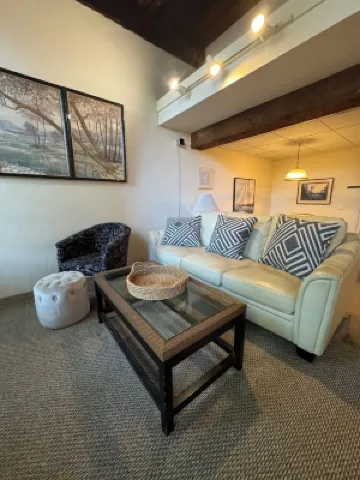 Cozy studio in the heart of Downtown Mystic.