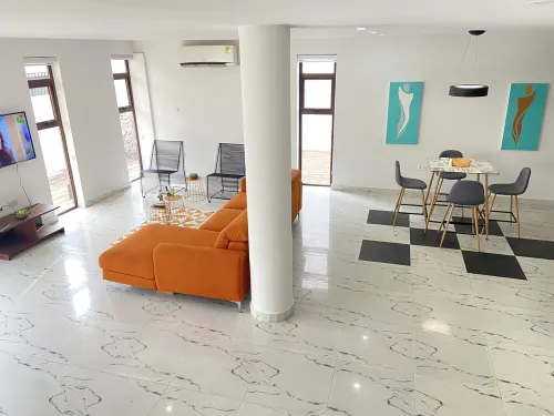 Urban One Cozy Apartment 10min from airport