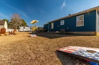 “The Blue Bungalow” Great location RV hookup addon