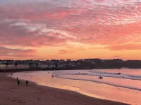 Spacious Portrush 3 bed West Strand apartment close to golf course