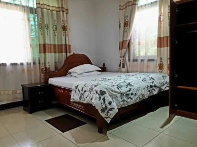 7-minutes to city center. 2-bedroom Apartment with free WiFi Các khách sạn ở 