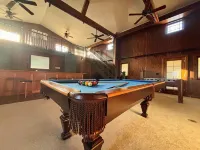 Spacious 6-bedroom hilltop cabin in tranquil Oracle