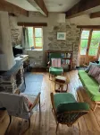 Beautiful hand crafted cottage 5 minutes from sandy beach and rugged coastline!