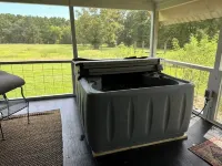 Love Shack! New Hot Tub, Soaker Tub, King Bed, Pine Trees, East Texas Stay