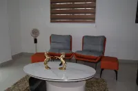 Spacious 9-bedroom apartment in delightful Spintex Road with AC, WiFi Hotels in Sakumono