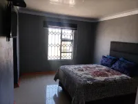 Monarca Inn - Gorgeous 10-bedroom apartment in Phuthaditjhaba Qwaqwa Makwane Hotels in 