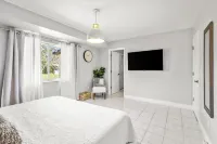 Cozy 3BR Vero Beach Retreat 10 Mins to Beaches. Early Check-In & Late Check-Out!