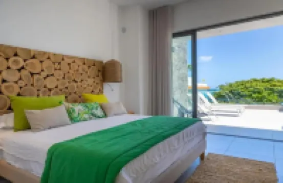 Luxurious 4-Bedroom Penthouse in Serene Blue Bay with a Private Pool Các khách sạn gần Pont Naturel