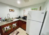 Escape to The Marine – Cozy Studio with a Touch of Nautical Elegance Hotels in Temple Terrace