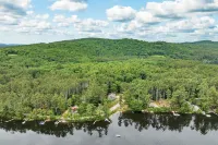 In the Trees - NH w/ Lake Access