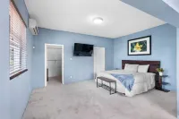 Baha Bliss - Beautiful two bedroom apartment near BahaMar and beach. Hotels in The Grove