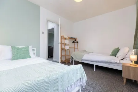 Quiet Corner Haven. 100m to picturesque market town. Family & pet friendly. Отели в г. Гисборо