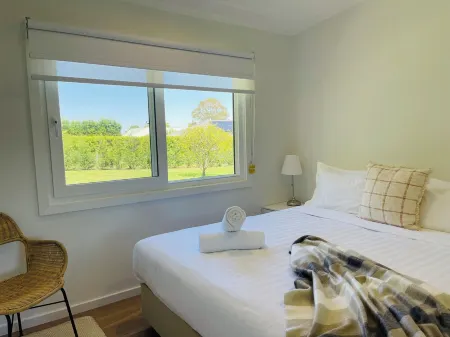 Beautiful 2-bedroom garden cottage in Bowral. Family friendly!