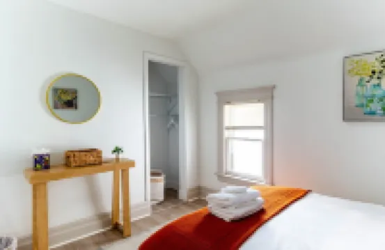 Cozy home in downtown Dearborn