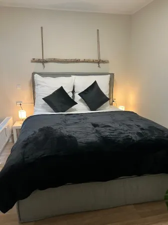 Charming Homes - Studio 10