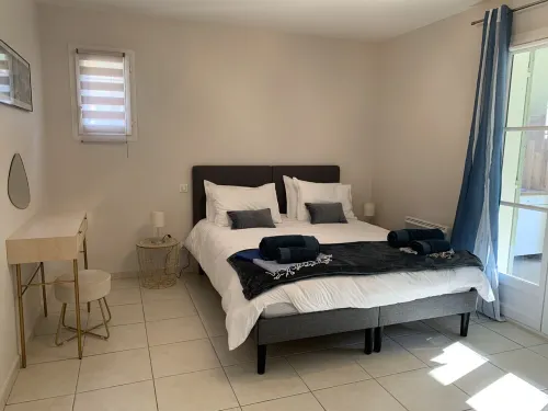 Air-conditioned villa for 10 people on the Pont Royal Golf Estate Hotels in Mallemort