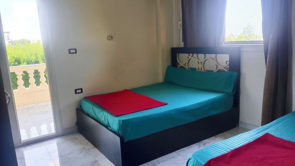 Tranquil 4-bedroom villa with WiFi and AC in Iking Maryut