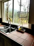 Heat sauna in house with AC, WiFi, overlooking the Willamette River