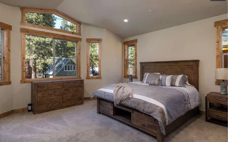 New Construction Luxury w/ Hot Tub–mins to beach, ski, hike, golf Отели в г. Tahoma