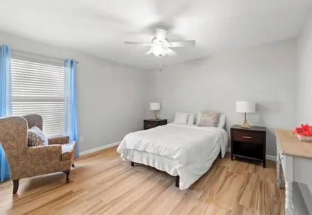 Stylish Poolside Haven in Wellington near WEF