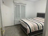 DETACHED HOUSE FOR 16 PEOPLE Hotels in Lieusaint