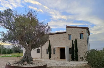 Rural house with swimming pool, garden, barbecue, five minutes from the beach. Hotel in zona Playa de Muro Beach