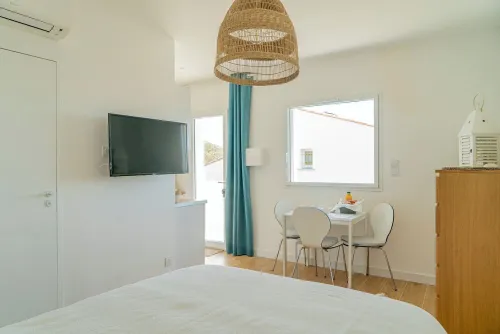 Ideal stay, with beaches, ponds and tramway just around the corner! Apt 2