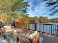 Stunning Waterfront Lake House! Hotels in Wakefield