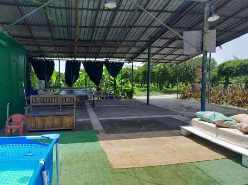 Old barn surrounded by greenery a few meters from the sea in le ripe estate