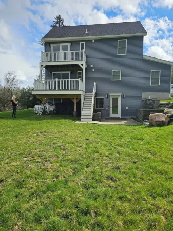 Modern Country Hideaway with 2 Ponds and Stream on 27 Scenic Acres. Отели в г. Fallsburg