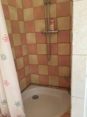 Spacious family home.personalized welcome for 6 people.between sea and mountains