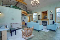 Lakefront Algoma Home w/ Deck, Grill & Fireplace - Homestays