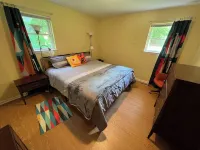 Retro 1-bedroom duplex in quiet Chapel Hill neighborhood