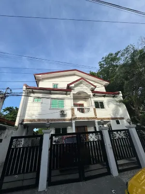 Marvelous 4-bedroom house with AC in Las Piñas