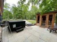 Lafontaine Beach House - HOT TUB & SAUNA