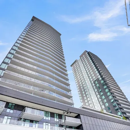 New condo! Great amenities, near Skytrain!