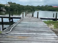 Charming waterfront 2 bedroom with bonus room that sleeps 8 in scenic Cedar Key فنادق في سيدار كي