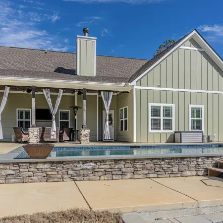 Tranquil Getaway Minutes from Auburn including Pool & backyard Waterfall Oasis