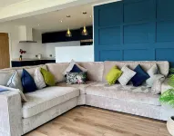 Phoenix Lodge - 2 ensuite bedrooms, lakeside view