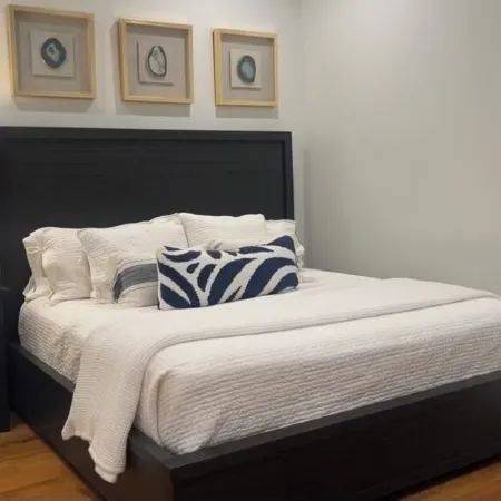 Luxury Bulldog Cottage!