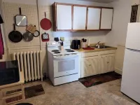 Roberts ave. Immaculate Rental For Nurses Apt B