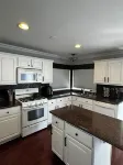 Modern Suburban Oasis- 14 guest House. Family Friendly!