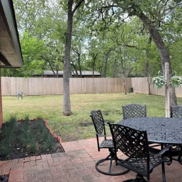 Walking Distance to Campus 3/2, newly renovated and professionally decorated!