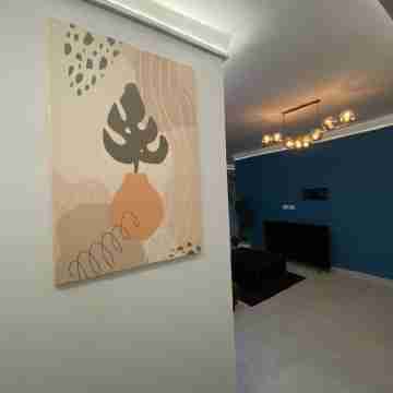 Enjoy Vibes apartment which has great location 10 min to airport , CFC mall Others