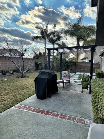 Charming 4-bedroom house, with 9 beds and AC and WiFi in West Covina Отели рядом с достопримечательностью «Библиотека Уэст-Ковина»