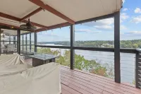 3-bedroom house on Lake Catherine in marvelous Hot Springs with hot tub and gym